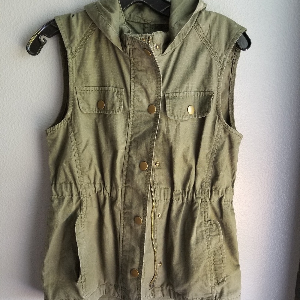 GAP utility vest